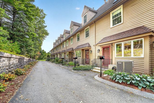 96 Sweetwater Ave 9, Bedford, MA 01730