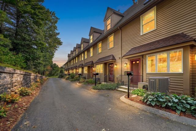 96 Sweetwater Ave 9, Bedford, MA 01730