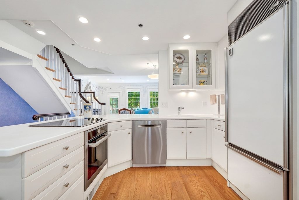 96 Sweetwater Ave 9, Bedford, MA 01730