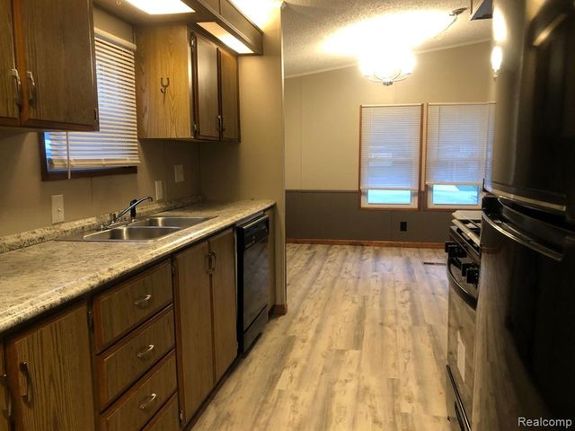 608 Holly Court, Jonesville, MI 49250