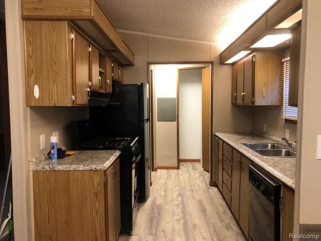 608 Holly Court, Jonesville, MI 49250