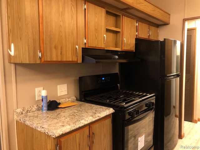 608 Holly Court, Jonesville, MI 49250