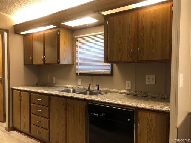 608 Holly Court, Jonesville, MI 49250