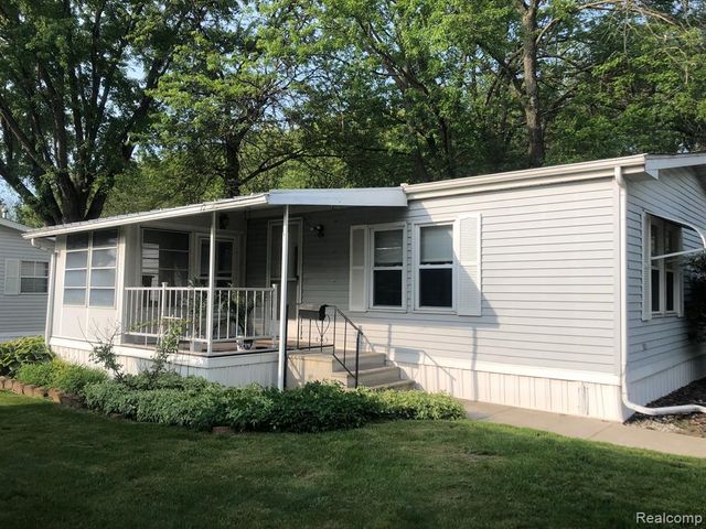 608 Holly Court, Jonesville, MI 49250