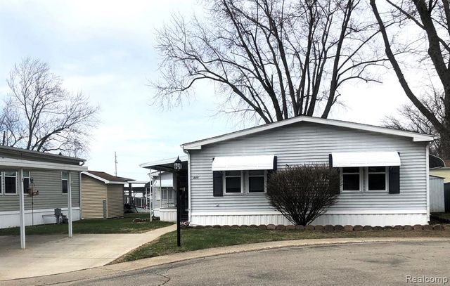 608 Holly Court, Jonesville, MI 49250