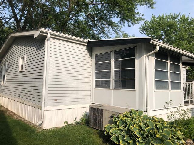 608 Holly Court, Jonesville, MI 49250