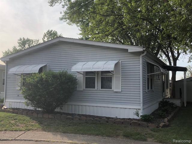 608 Holly Court, Jonesville, MI 49250