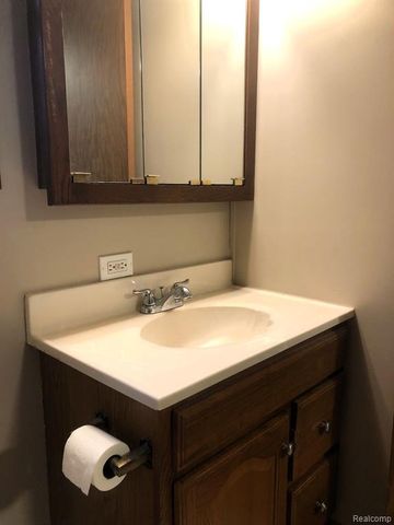 608 Holly Court, Jonesville, MI 49250