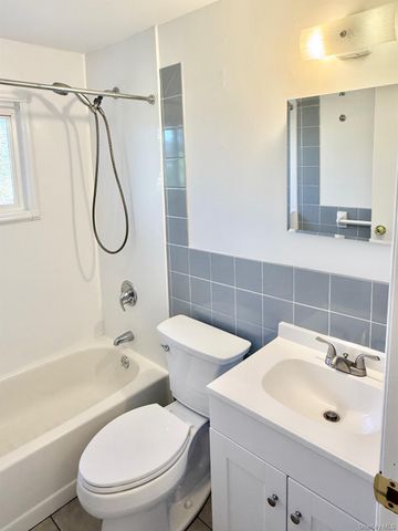 10 Revere Road, Port Washington, NY 11050