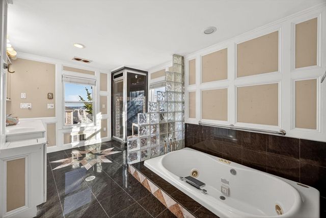 4 Center Street, Provincetown, MA 02657