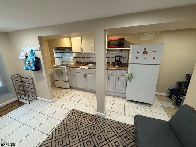 165 Lincoln St, Jersey City, NJ 07307