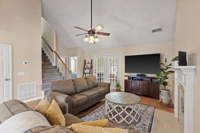 102 Williamsburg Dr, White House, TN 37188