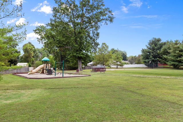 102 Williamsburg Dr, White House, TN 37188