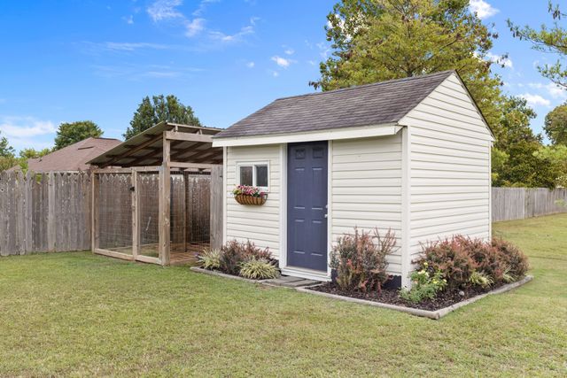 102 Williamsburg Dr, White House, TN 37188