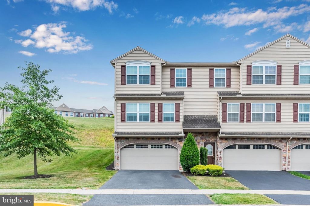 324 WEATHERSTONE DR, New Cumberland, PA 17070