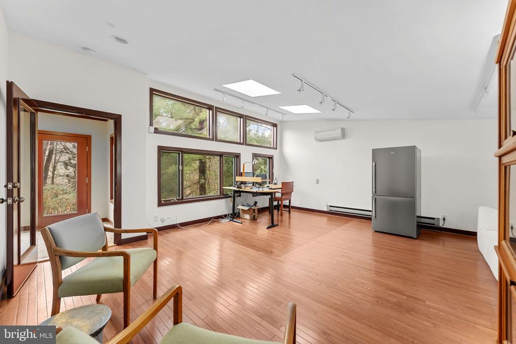 Image 10 of property listing at 51 CROSBY BROWN RD, Gladwyne, PA 19035