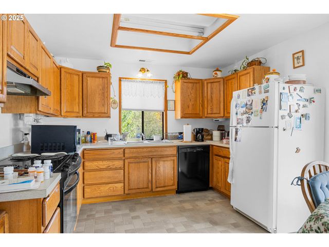 2277 COUGAR CREEK Rd, Oakland, OR 97462