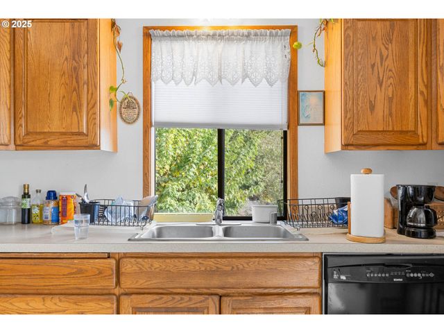 2277 COUGAR CREEK Rd, Oakland, OR 97462