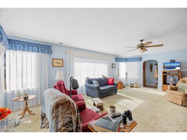 2277 COUGAR CREEK Rd, Oakland, OR 97462