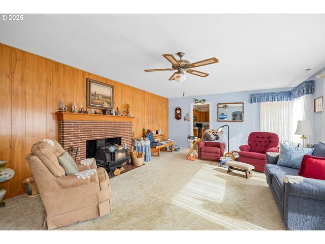 2277 COUGAR CREEK Rd, Oakland, OR 97462