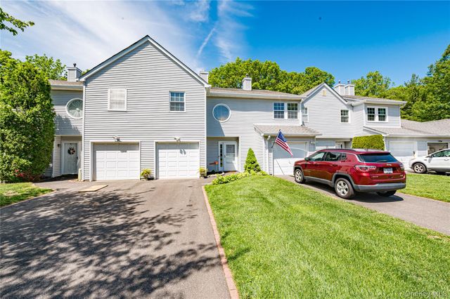 806 Sara Circle, Port Jefferson Station, NY 11776