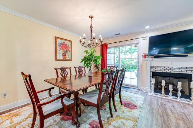 806 Sara Circle, Port Jefferson Station, NY 11776