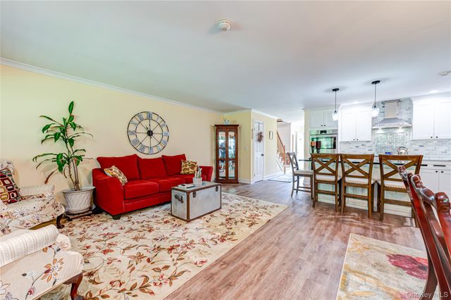 806 Sara Circle, Port Jefferson Station, NY 11776