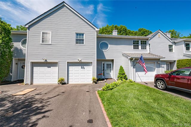 806 Sara Circle, Port Jefferson Station, NY 11776