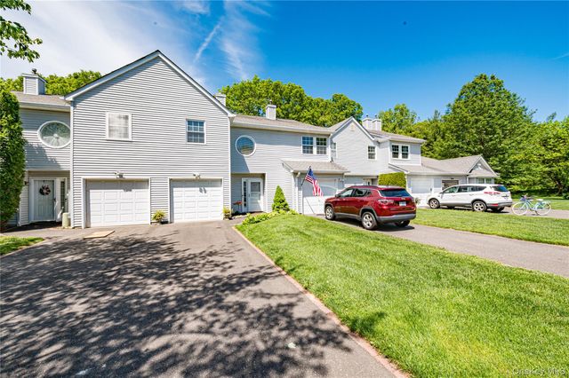 806 Sara Circle, Port Jefferson Station, NY 11776