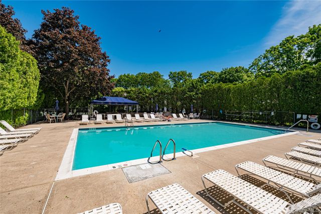 806 Sara Circle, Port Jefferson Station, NY 11776