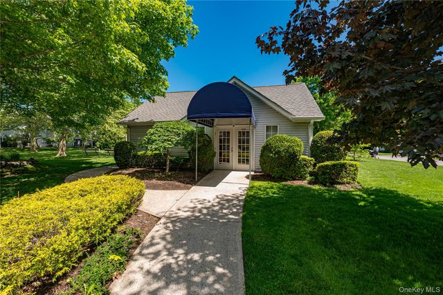 806 Sara Circle, Port Jefferson Station, NY 11776