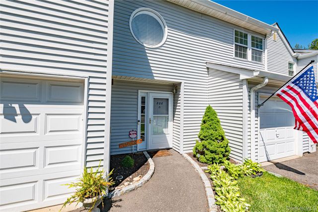 806 Sara Circle, Port Jefferson Station, NY 11776