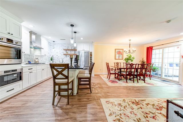 806 Sara Circle, Port Jefferson Station, NY 11776