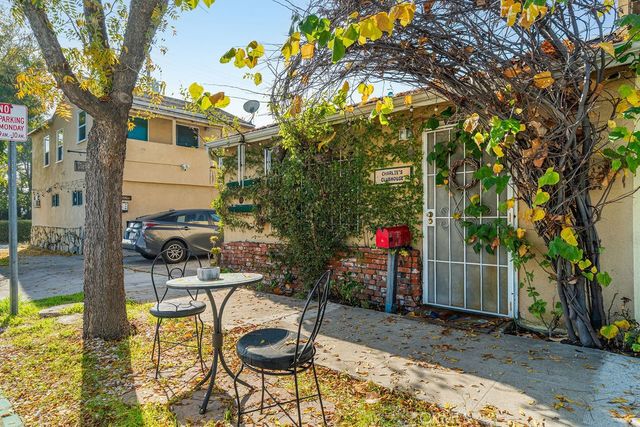 2200 W Burbank Boulevard, Burbank, CA 91506