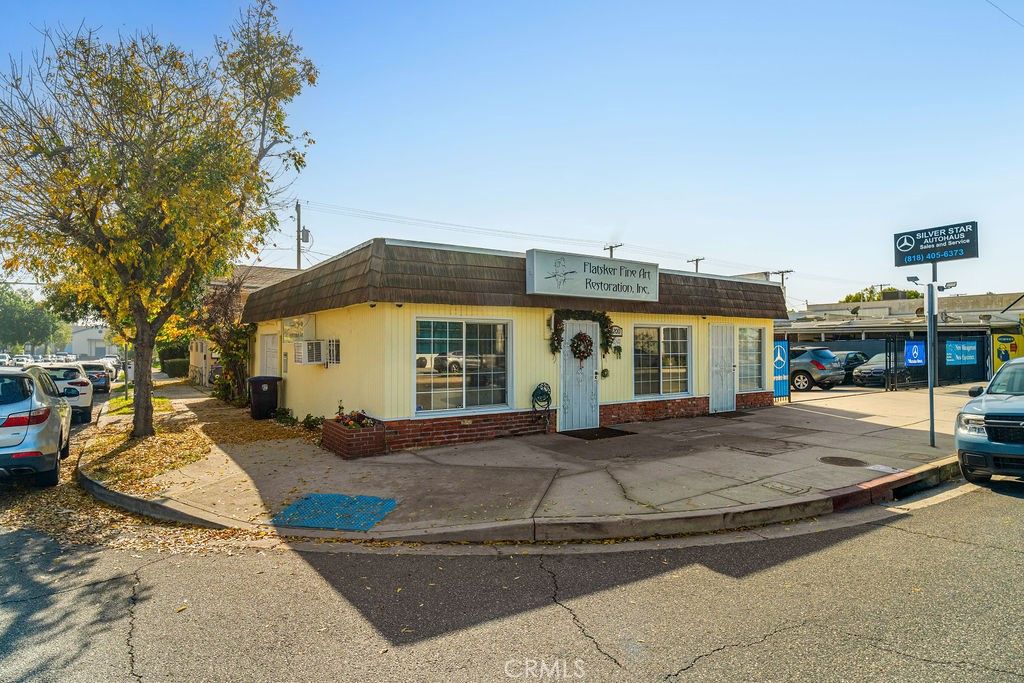 2200 W Burbank Boulevard, Burbank, CA 91506