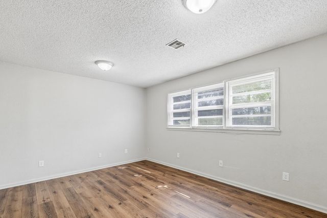 1826 N Piatt Ave, Wichita, KS 67214