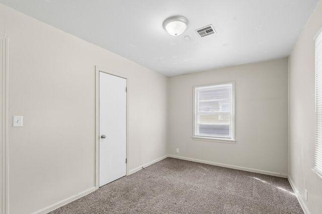 1826 N Piatt Ave, Wichita, KS 67214