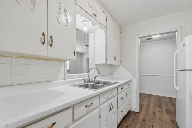 1826 N Piatt Ave, Wichita, KS 67214