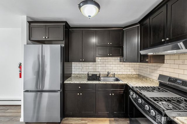 128 Cricket Lane, Woodbridge Proper, NJ 07095