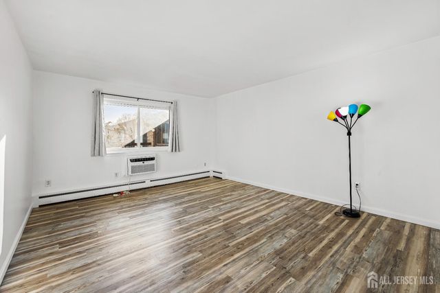 128 Cricket Lane, Woodbridge Proper, NJ 07095