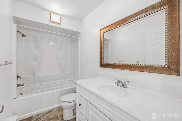 128 Cricket Lane, Woodbridge Proper, NJ 07095