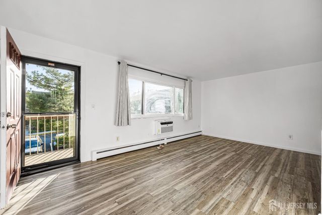 128 Cricket Lane, Woodbridge Proper, NJ 07095