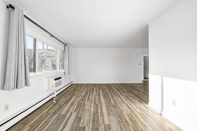 128 Cricket Lane, Woodbridge Proper, NJ 07095