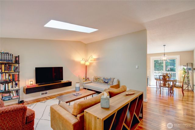 4528 N Alamo Way, Oak Harbor, WA 98277
