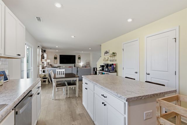 2360 Brokeshire Dr, White House, TN 37188