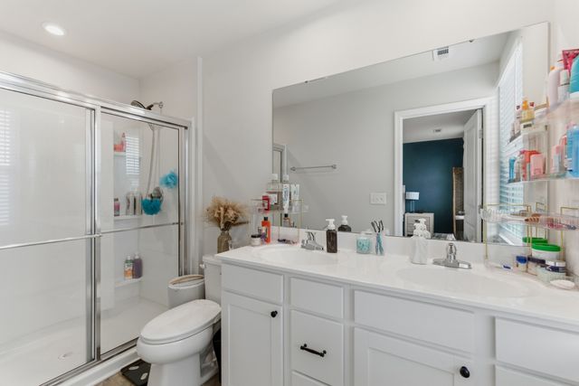 2360 Brokeshire Dr, White House, TN 37188