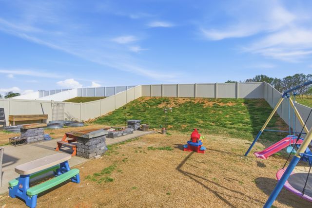 2360 Brokeshire Dr, White House, TN 37188
