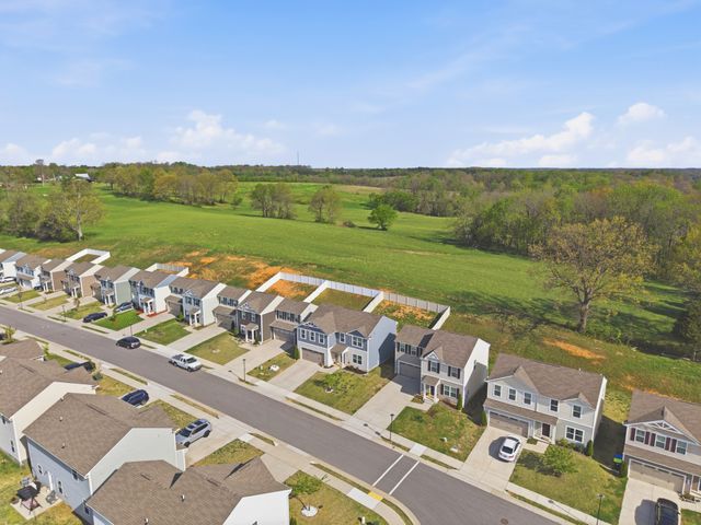 2360 Brokeshire Dr, White House, TN 37188