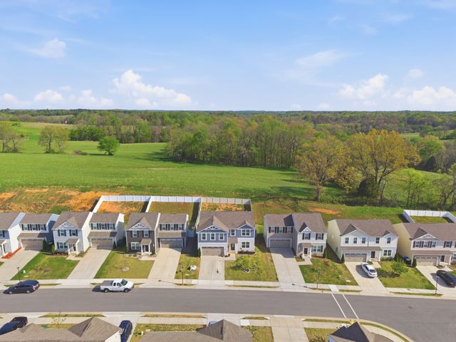 2360 Brokeshire Dr, White House, TN 37188