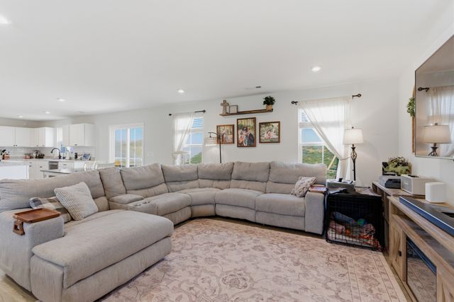 2360 Brokeshire Dr, White House, TN 37188